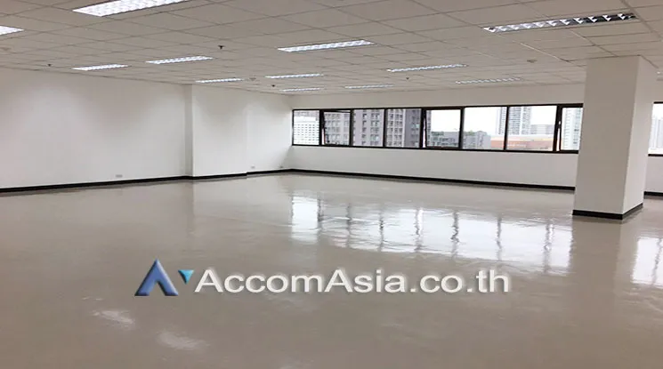 unit Office space For Rent in Sukhumvit, Bangkok  near BTS Ekkamai (AA15966)